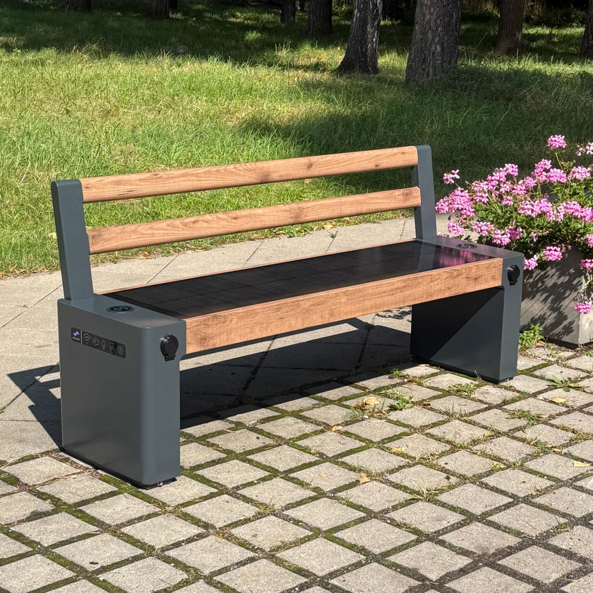 Smart Solar Bench